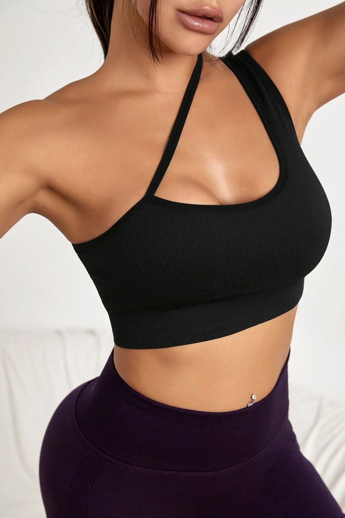 Kadın Siyah Tek Omuzlu Çapraz Askılı Crop Top Büstiyer