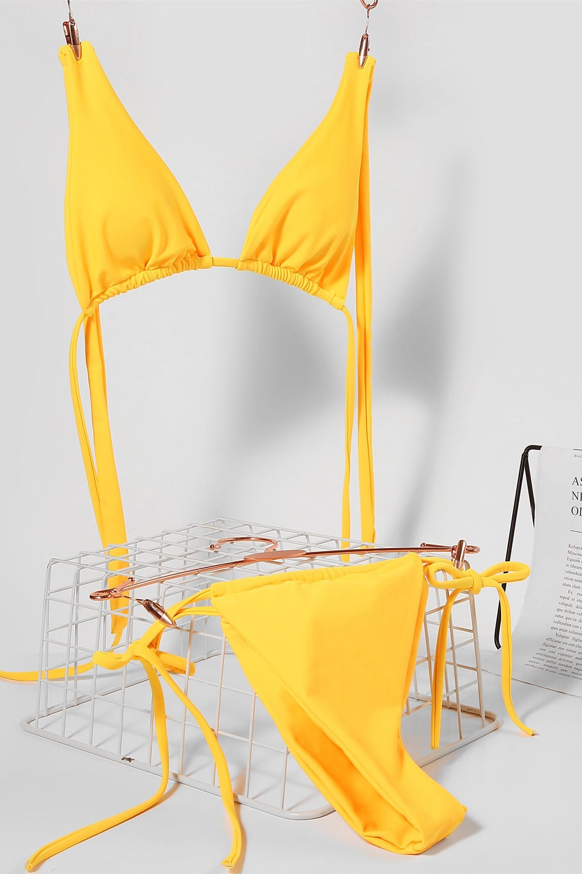 Kadın Sarı Yandan Bağlamalı Tangalı Üçgen Bikini Mayo Takımı