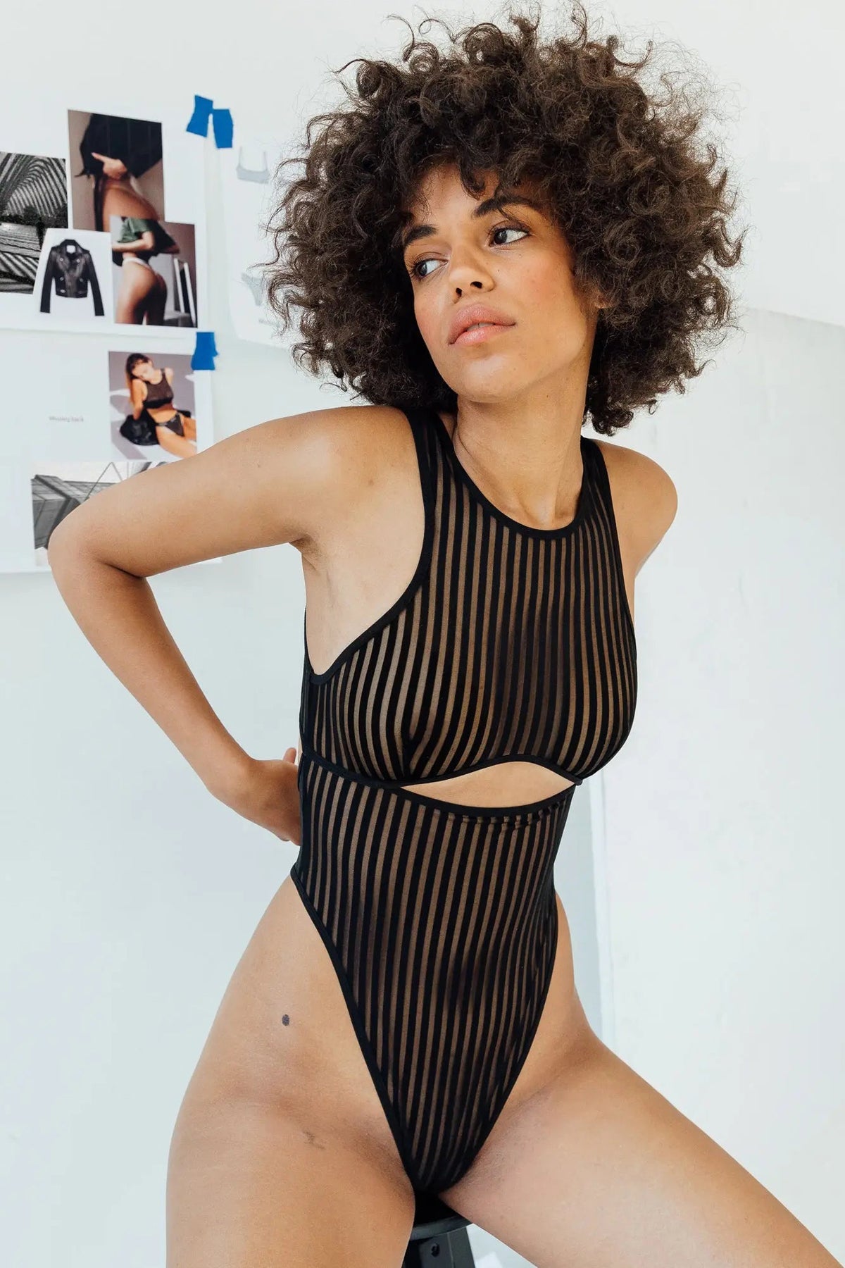 Kadın Siyah Cut-Out Detaylı Transparan Çizgili Gecelik