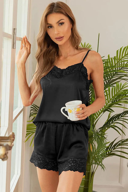 Kadın Siyah Dantelli Şortlu Saten Gecelik Takım