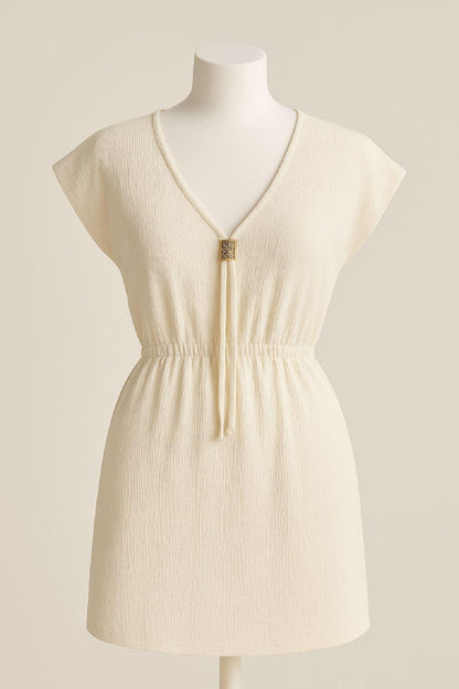 Kadın Siyah Yanları Yırtmaçlı Tokalı V Yaka Mini Plaj Elbisesi