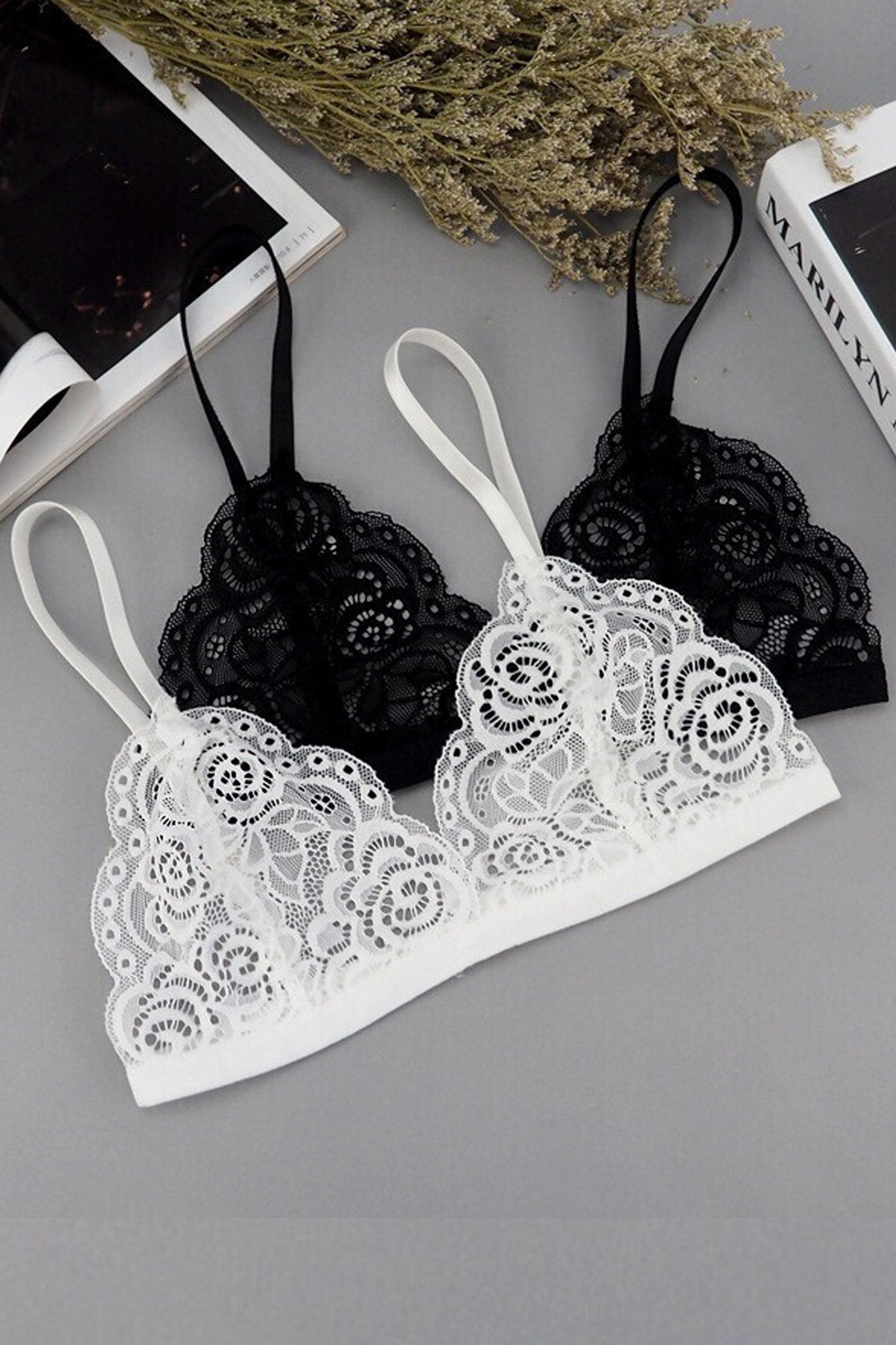 Kadın Siyah ve Beyaz Dantelli Dolgusuz Sütyen