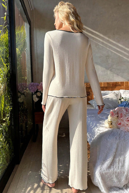 Kadın Beyaz Örme Kumaş V Yaka Düğmeli Rahat Şık Pijama Takımı