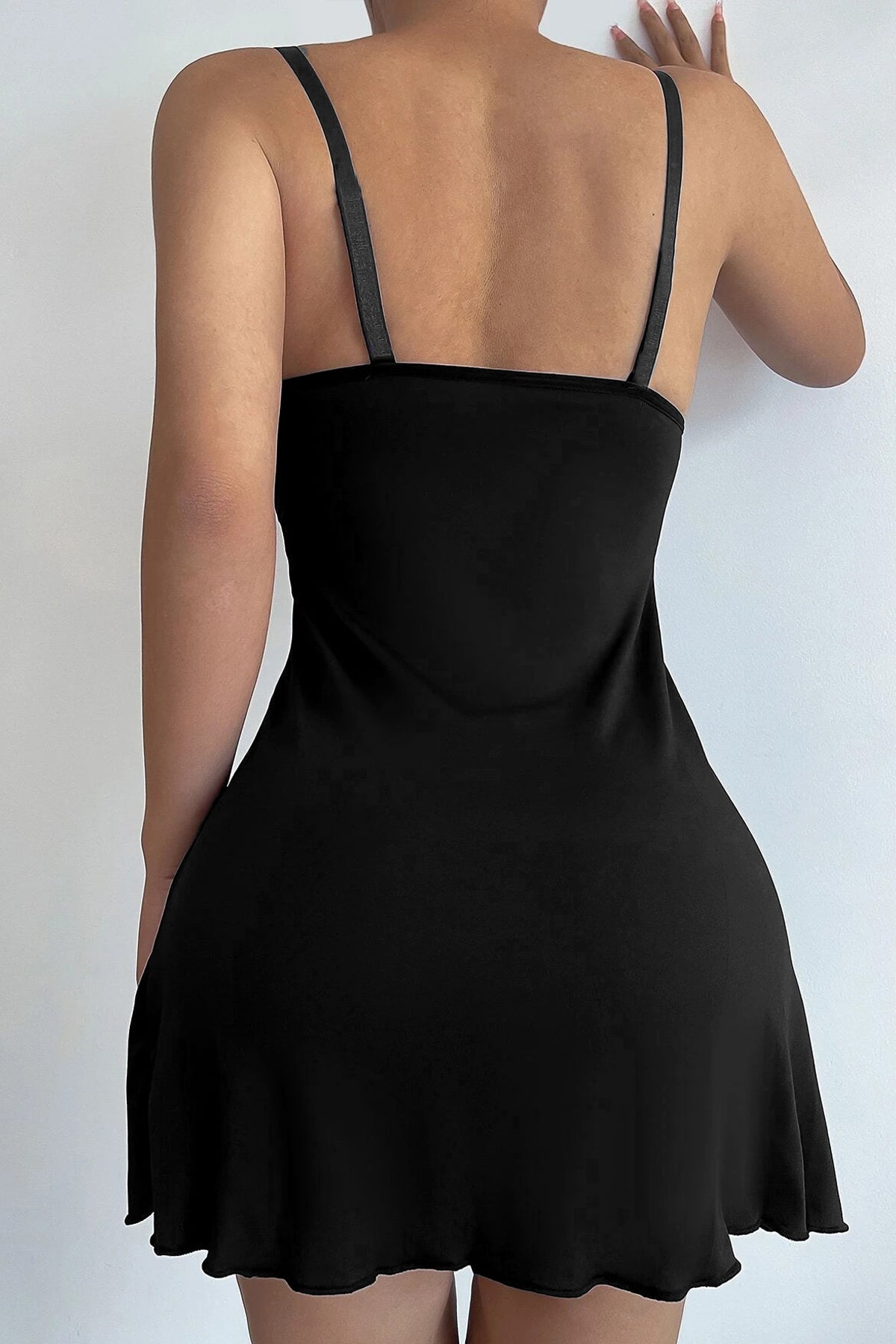 Kadın Siyah Askılı Beli Dantelli Göğsü Fiyonklu Şık Gecelik