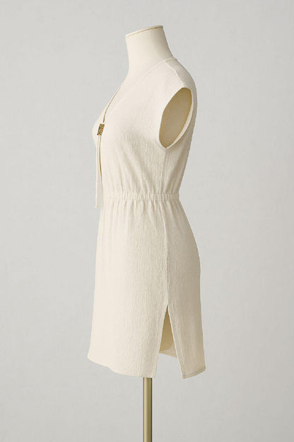 Kadın Siyah Yanları Yırtmaçlı Tokalı V Yaka Mini Plaj Elbisesi