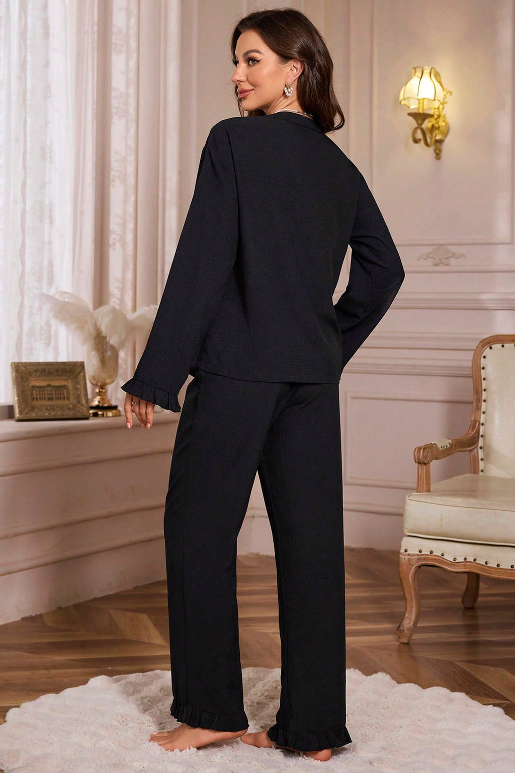 Kadın Beyaz Önden Bağlamalı Kolu ve Paçası Fırfır Detaylı Uzun Kollu Pijama Takımı