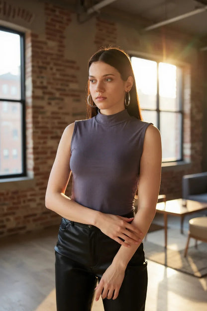 Kadın Mavi Kolsuz Balıkçı Yaka Basic Bluz