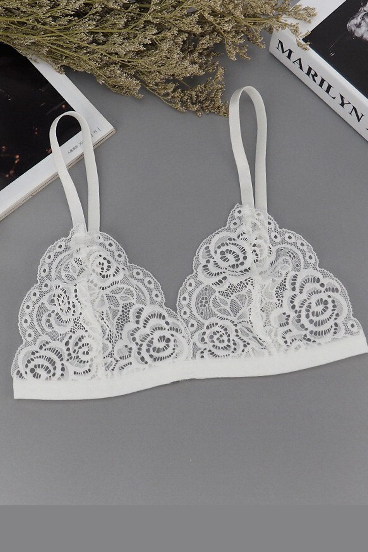 Kadın Siyah ve Beyaz Dantelli Dolgusuz Sütyen