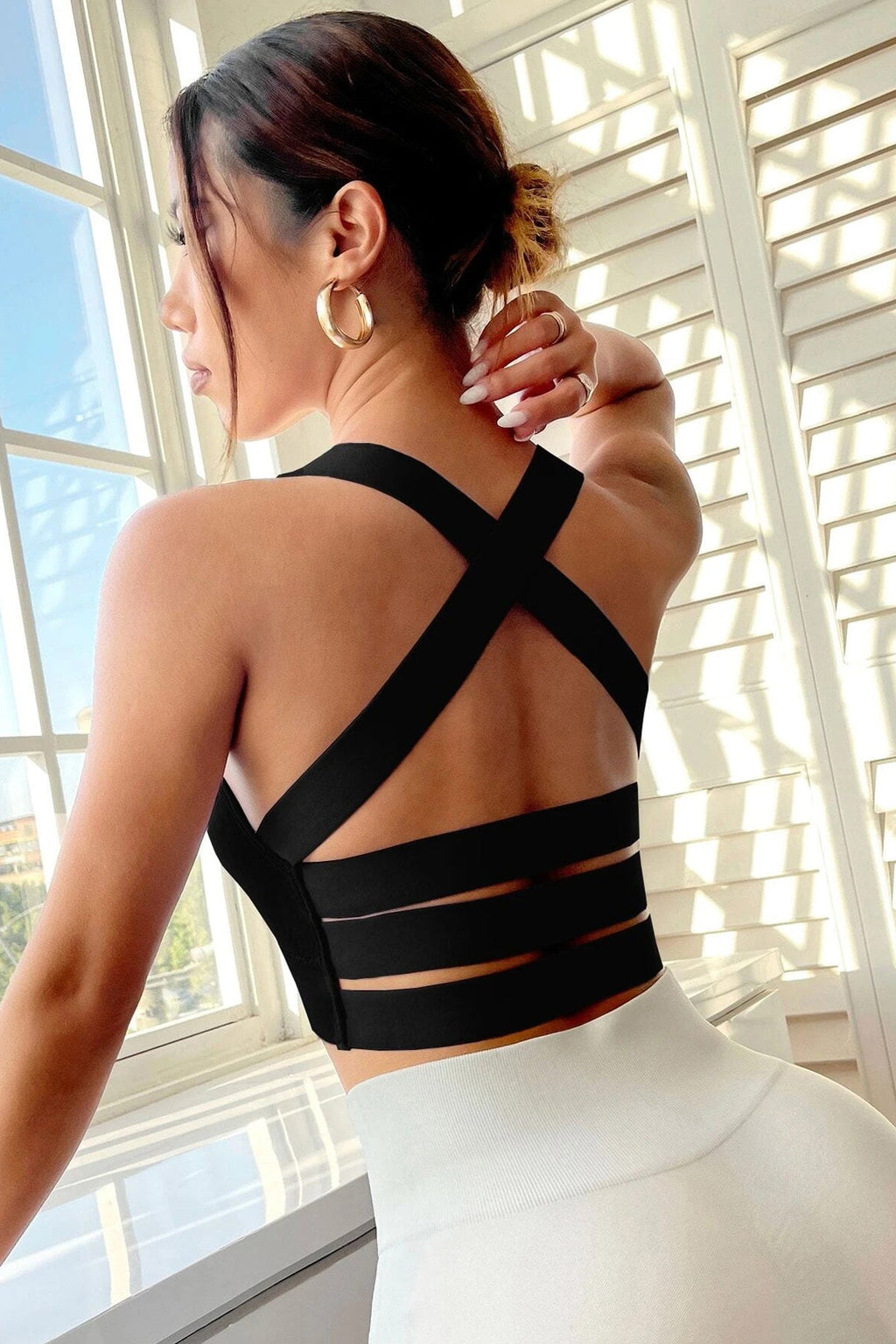 Kadın Siyah Sırtı Çapraz Lastik Detaylı Crop Top Bluz