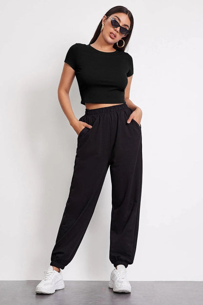 Kadın Siyah Yuvarlak Yaka Yarım Kol Crop Top Bluz