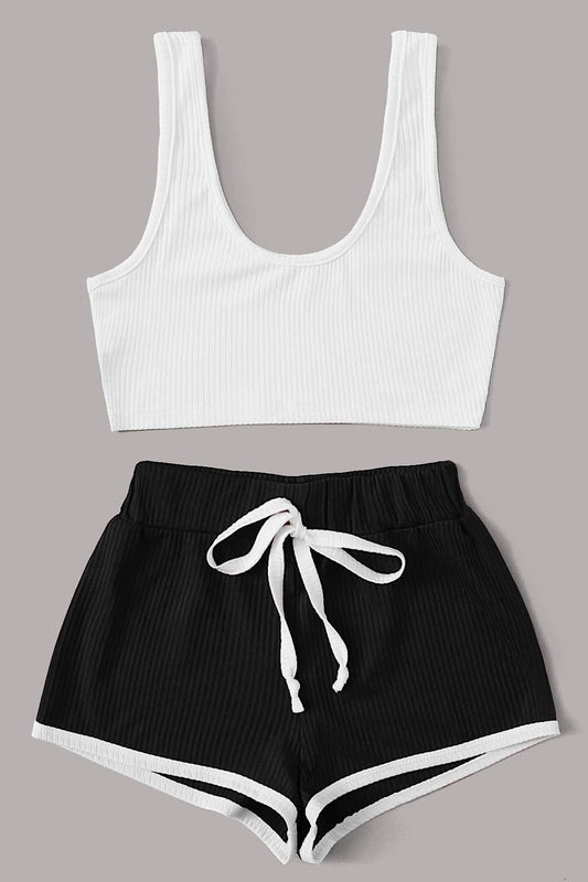 Kadın Siyah Şortlu Beyaz Croplu Gecelik Takımı