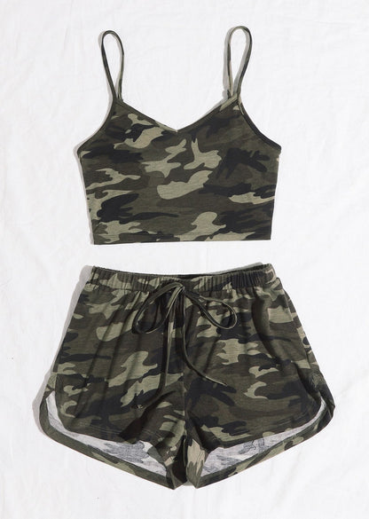 Kadın Kamuflaj Desenli Askılı Crop Top ve Şortlu Gecelik Takım