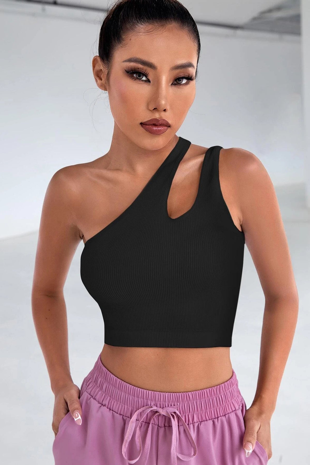 Kadın Siyah Tek Omuz Cut Out Detaylı Crop Top Bluz