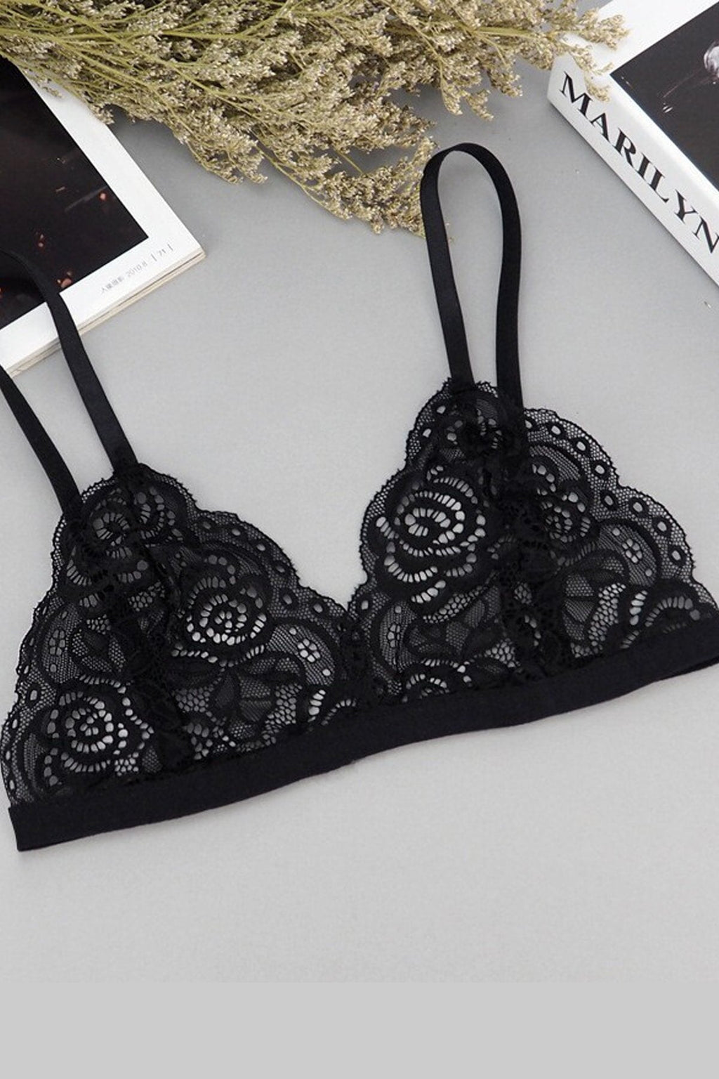 Kadın Siyah ve Beyaz Dantelli Dolgusuz Sütyen