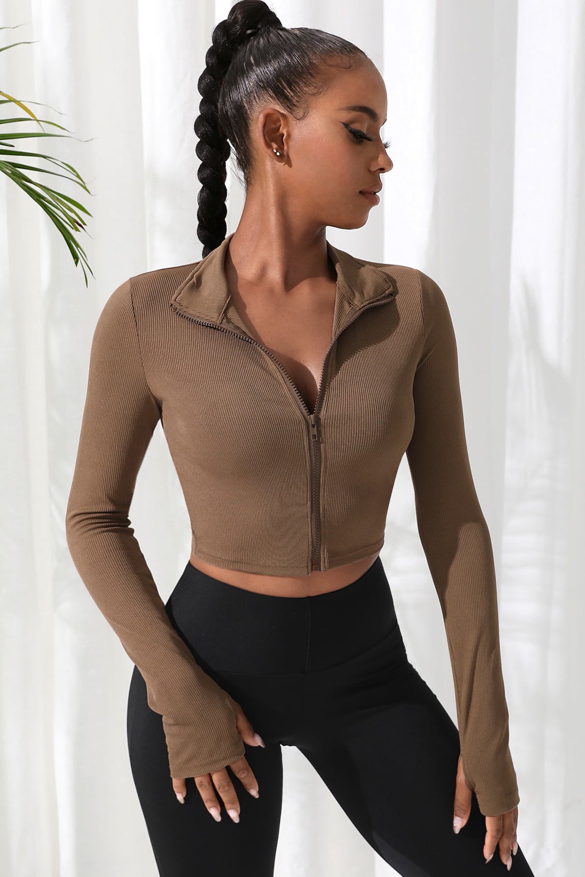 Kadın Kahverengi Uzun Kol Fermuarlı Parmak Geçme Detaylı Dik Yaka Crop Top Bluz