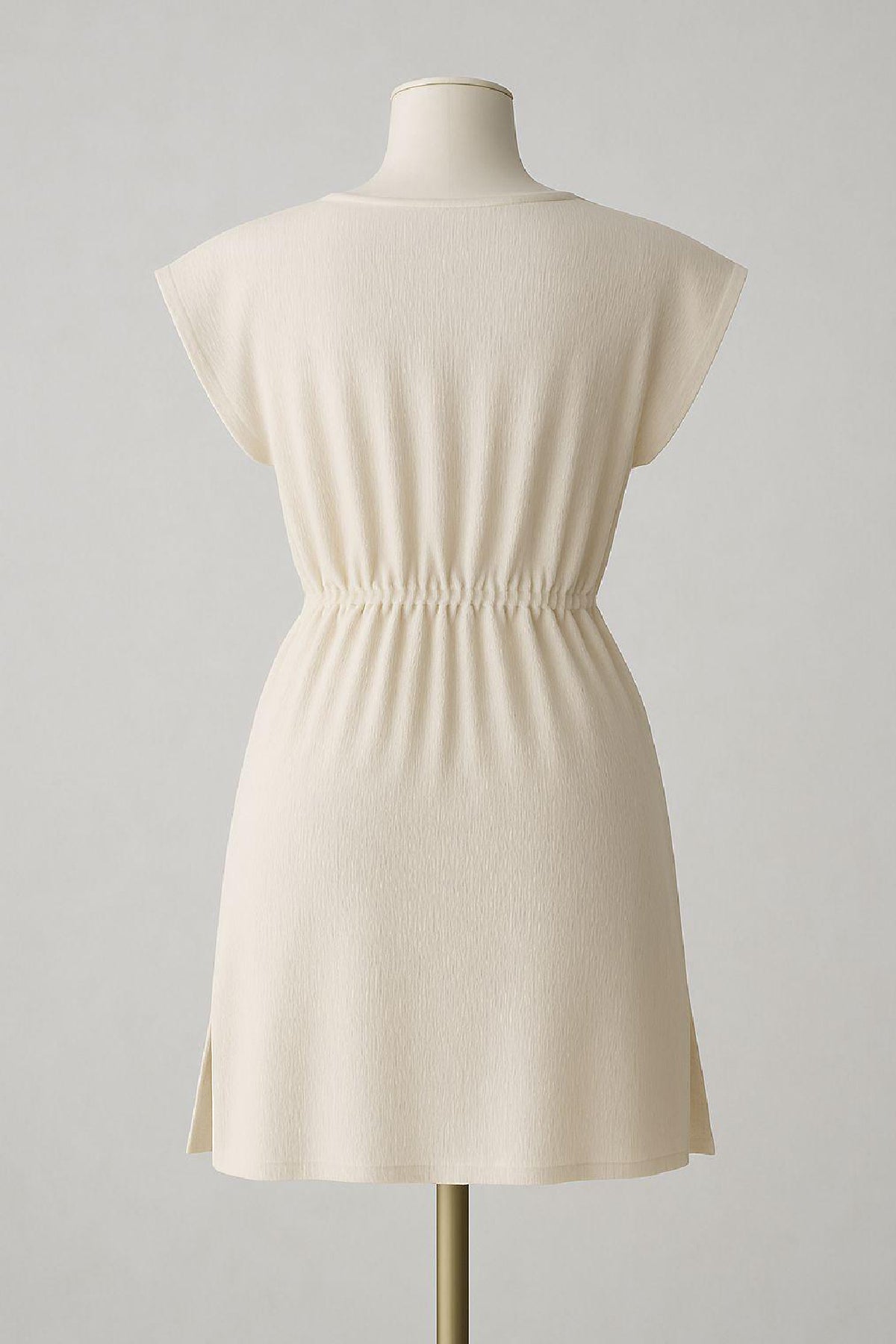 Kadın Siyah Yanları Yırtmaçlı Tokalı V Yaka Mini Plaj Elbisesi