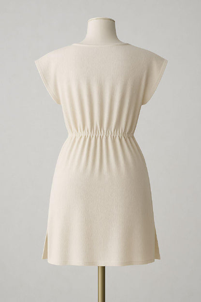 Kadın Siyah Yanları Yırtmaçlı Tokalı V Yaka Mini Plaj Elbisesi