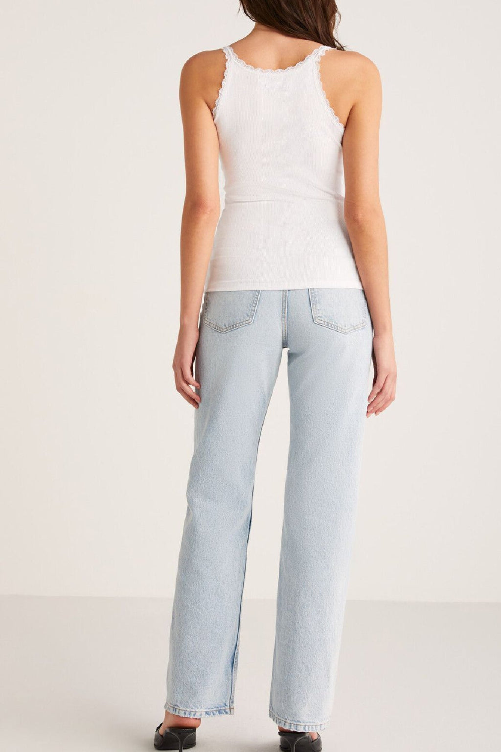 Kadın Beyaz Normal Kalıp Dantel Detalı Ince Askılı Oyuk Yaka Atlet