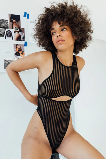 Kadın Siyah Cut-Out Detaylı Transparan Çizgili Gecelik