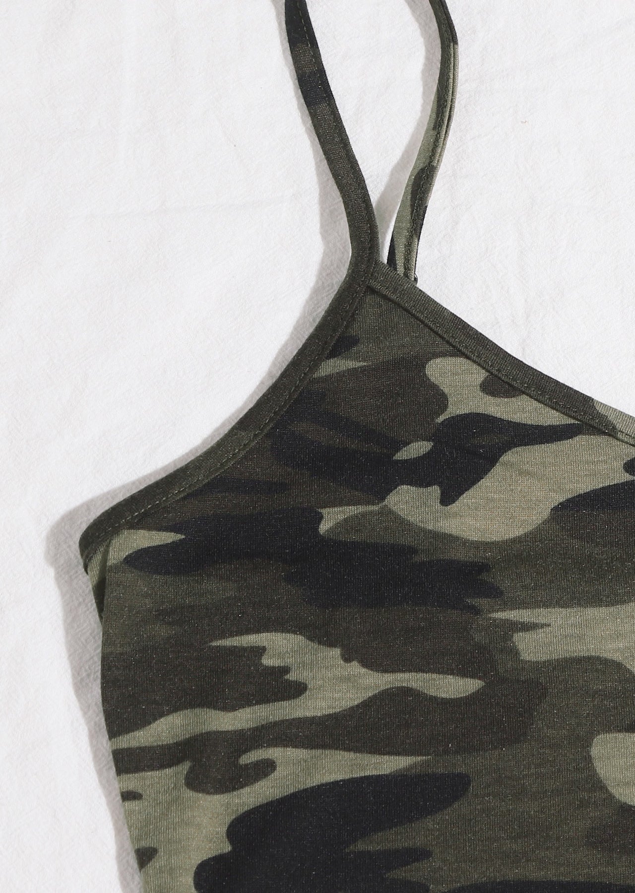 Kadın Kamuflaj Desenli Askılı Crop Top ve Şortlu Gecelik Takım