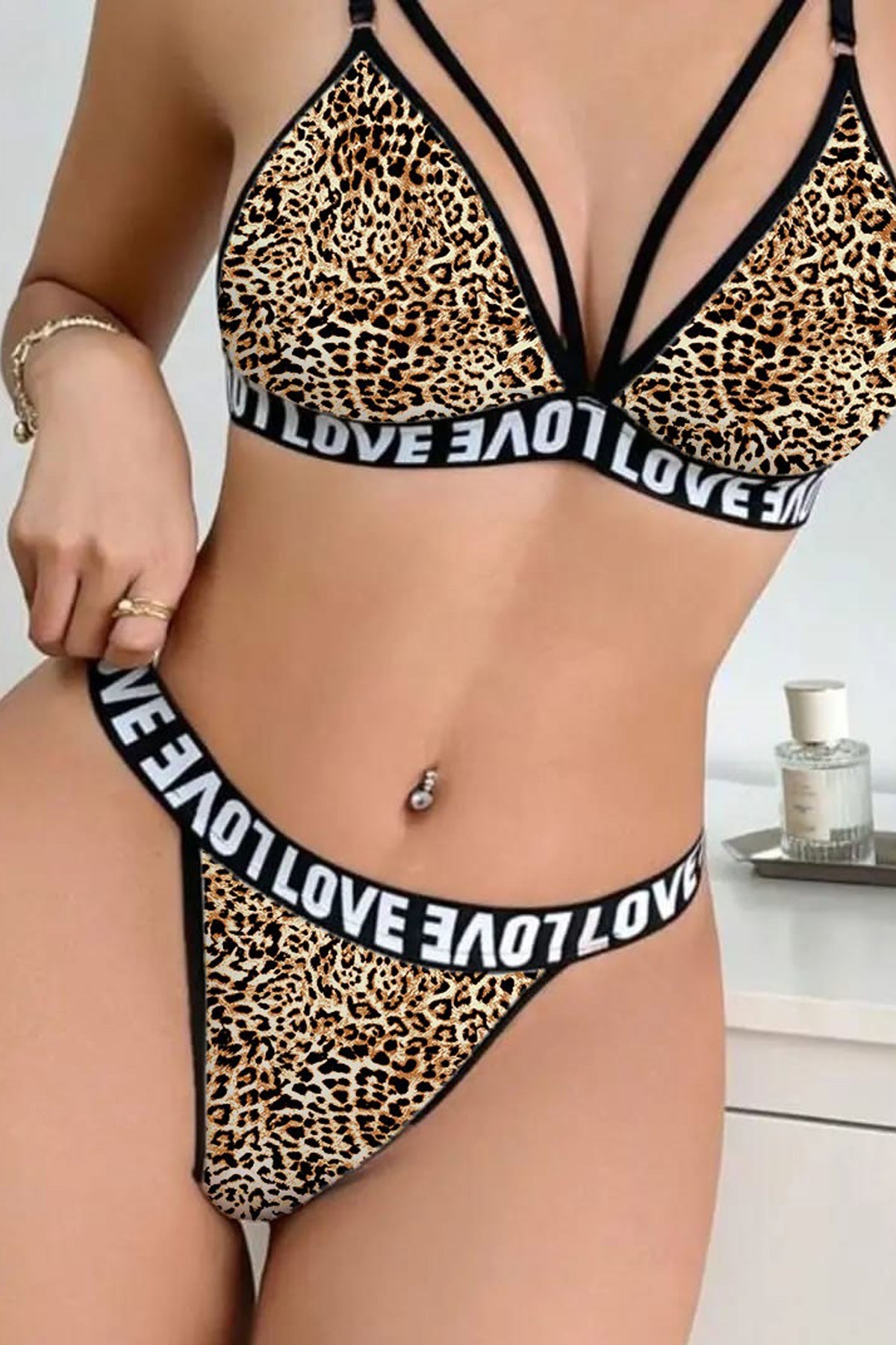 Kadın Leopar Desenli Love Yazı Detaylı Harness İç Çamaşır Takımı