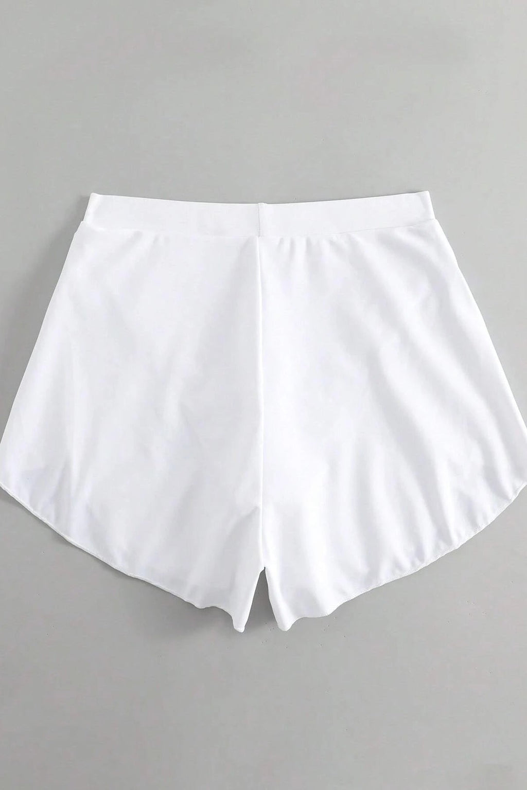 Kadın Beyaz Yırtmaçlı Etek Görünümlü Şık Deniz Şortu