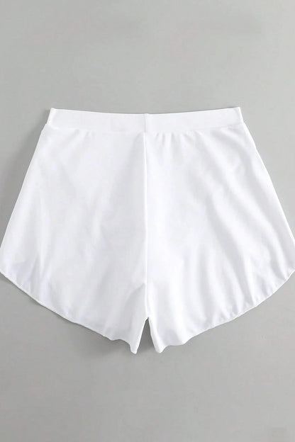 Kadın Beyaz Yırtmaçlı Etek Görünümlü Şık Deniz Şortu