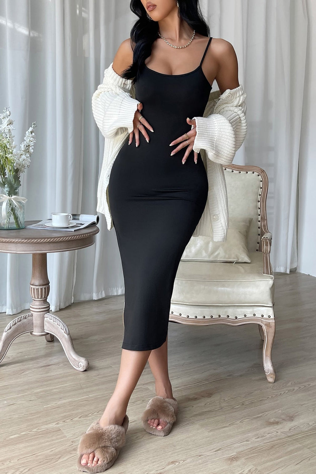 Kadın Siyah Yırtmaçlı Diz Altı Vücüdu Saran Gecelik