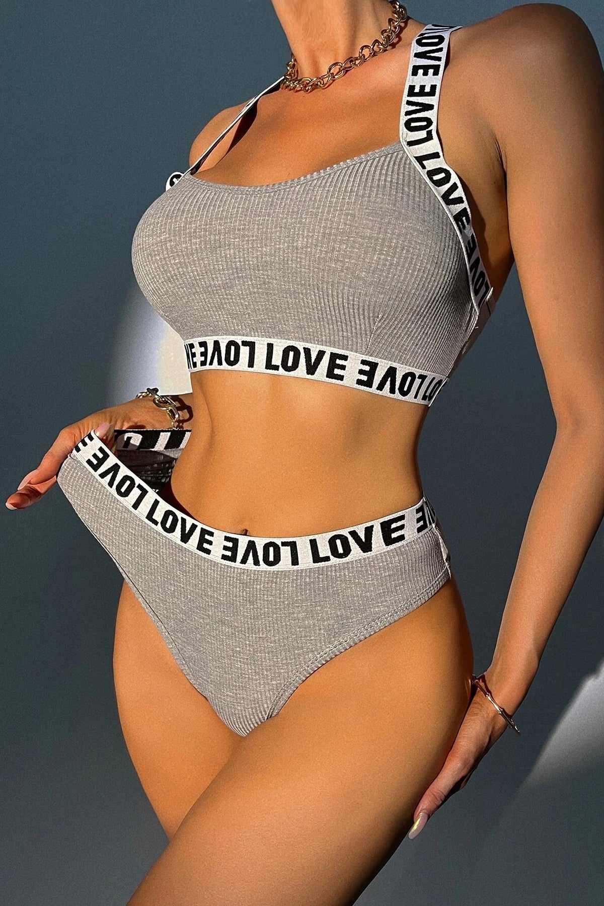 Kadın Gri Çapraz Sırt Ve Love Yazı Detaylı Iç Çamaşır Takımı
