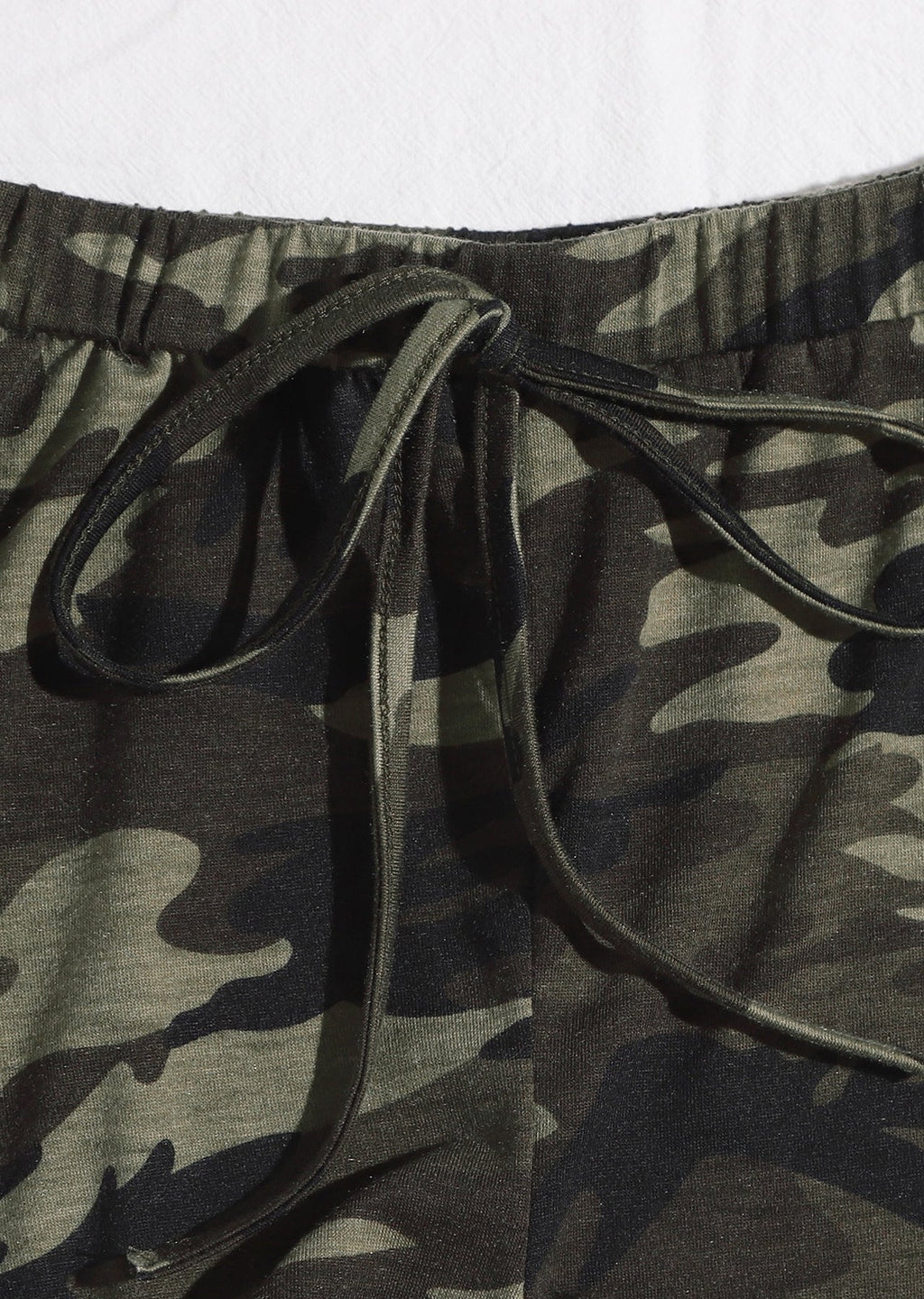 Kadın Kamuflaj Desenli Askılı Crop Top ve Şortlu Gecelik Takım