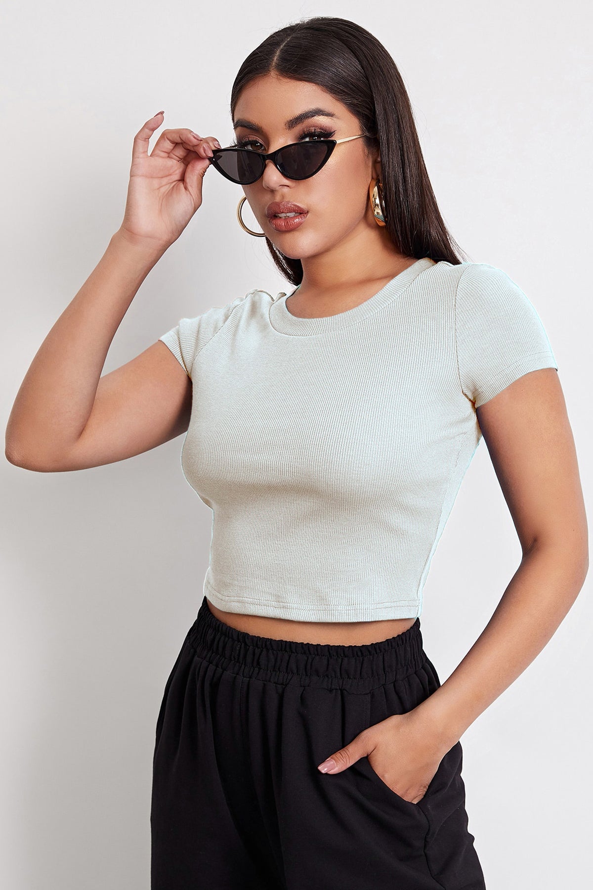 Kadın Beyaz Yuvarlak Yaka Yarım Kol Crop Top Bluz
