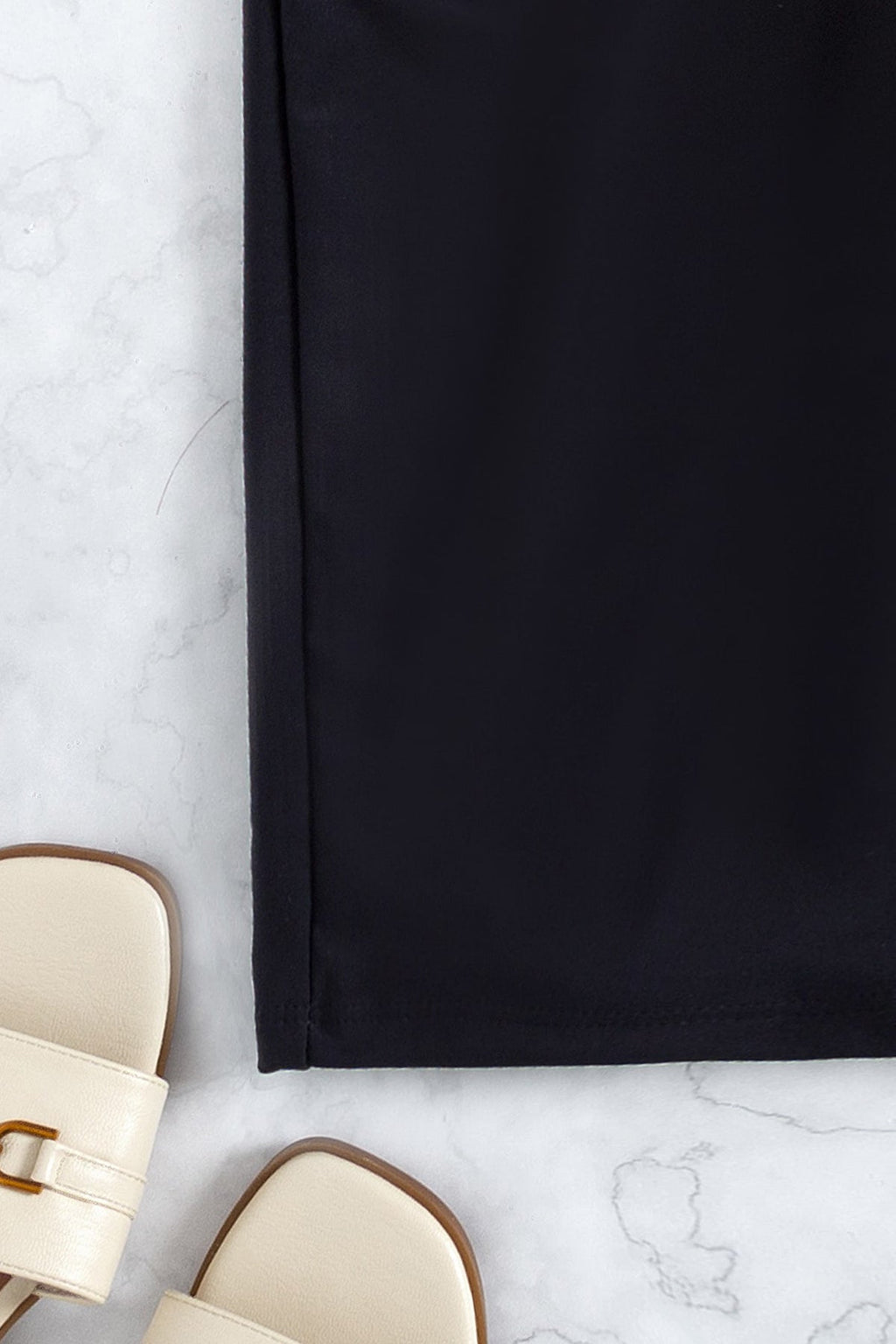 Kadın Siyah Önden Bağcıklı Deniz Şortu