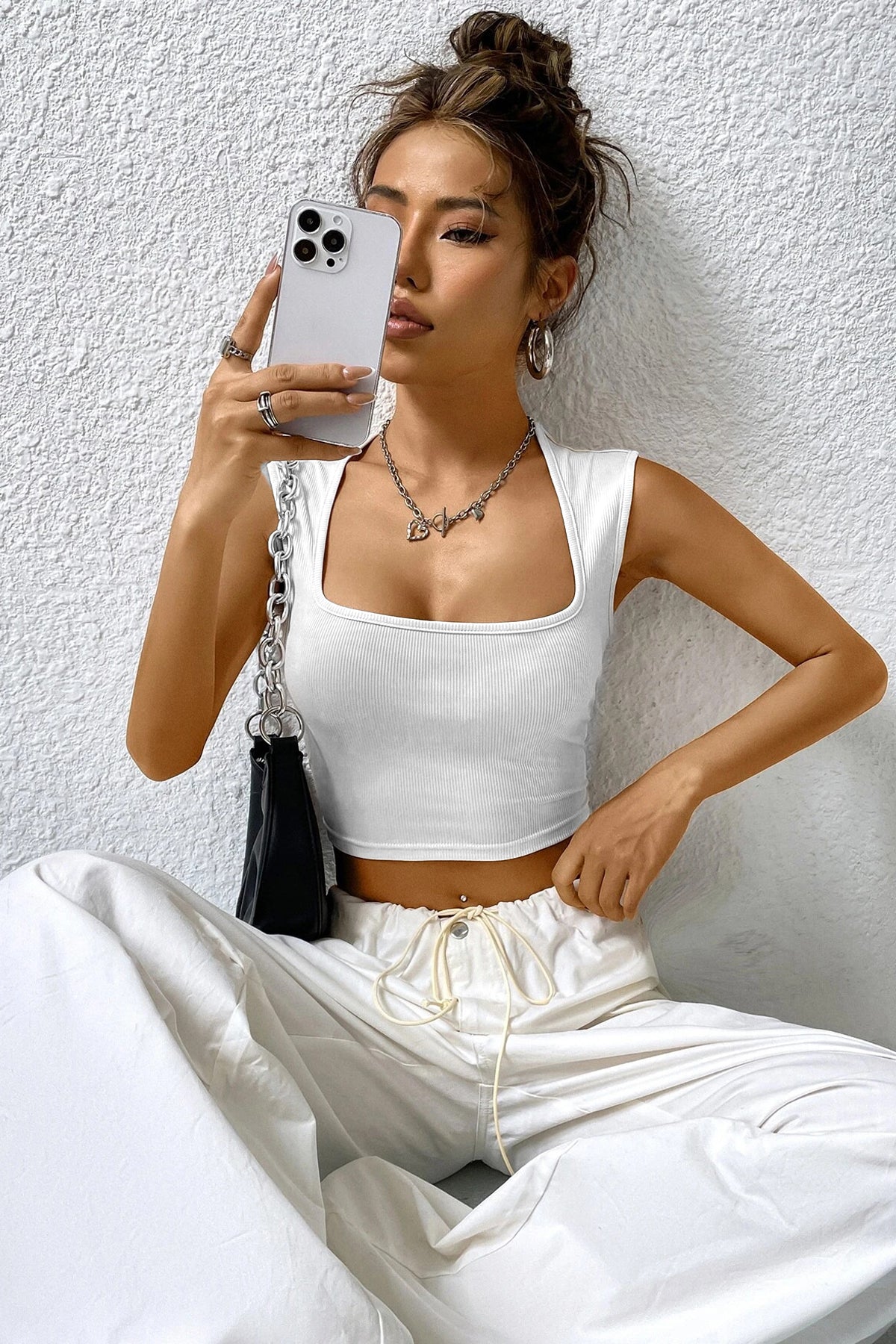 Kadın Beyaz Kare Yaka Kalınlaşan Omuz Detaylı Crop Top Bluz