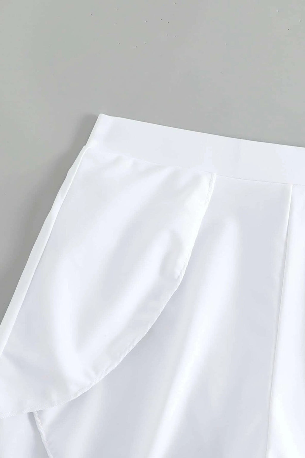 Kadın Beyaz Yırtmaçlı Etek Görünümlü Şık Deniz Şortu