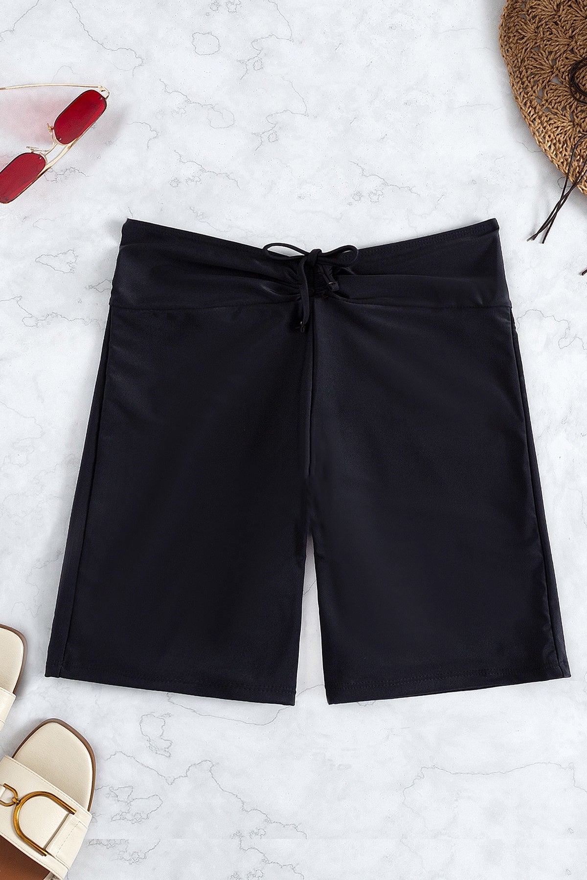 Kadın Siyah Önden Bağcıklı Deniz Şortu
