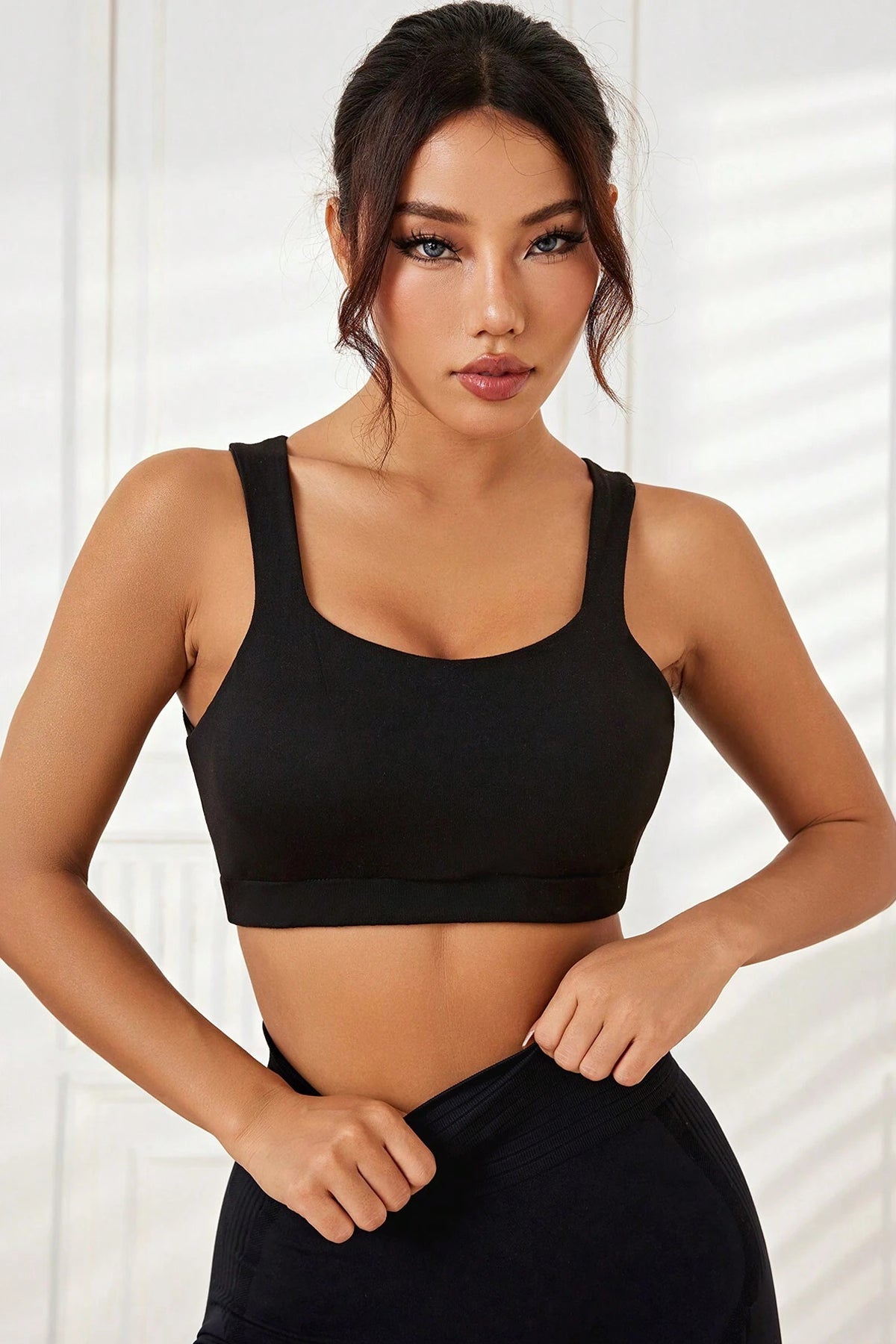 Kadın Siyah Sırtı Açık Derin Göğüs Dekolteli Şık Crop Top Bluz