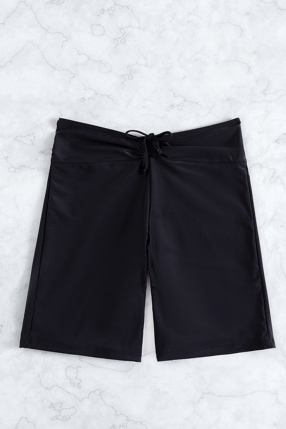 Kadın Siyah Önden Bağcıklı Deniz Şortu
