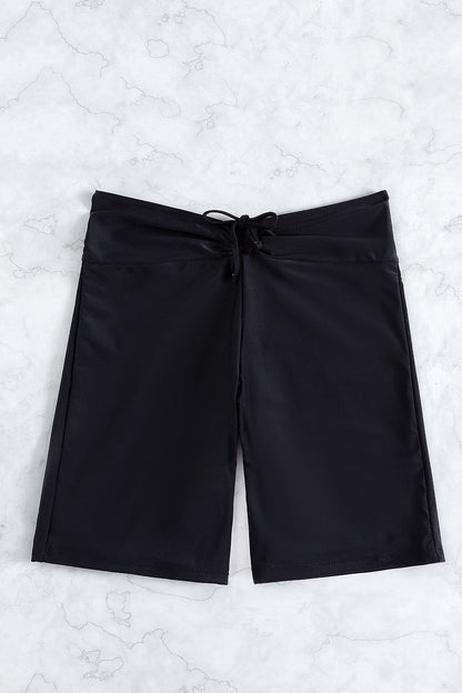 Kadın Siyah Önden Bağcıklı Deniz Şortu