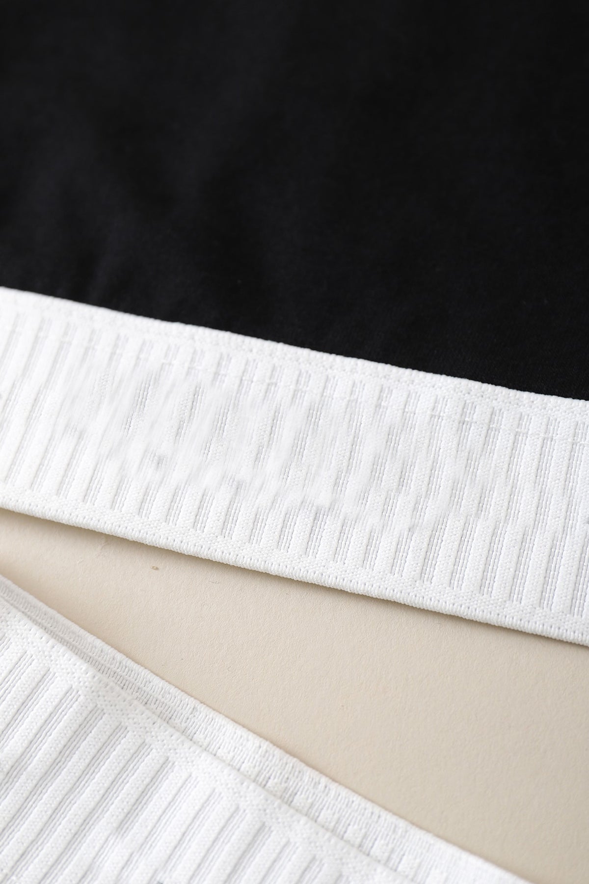 Kadın Siyah Beyaz Lastikli Çapraz Crop Toplu Şortlu Gecelik Takım