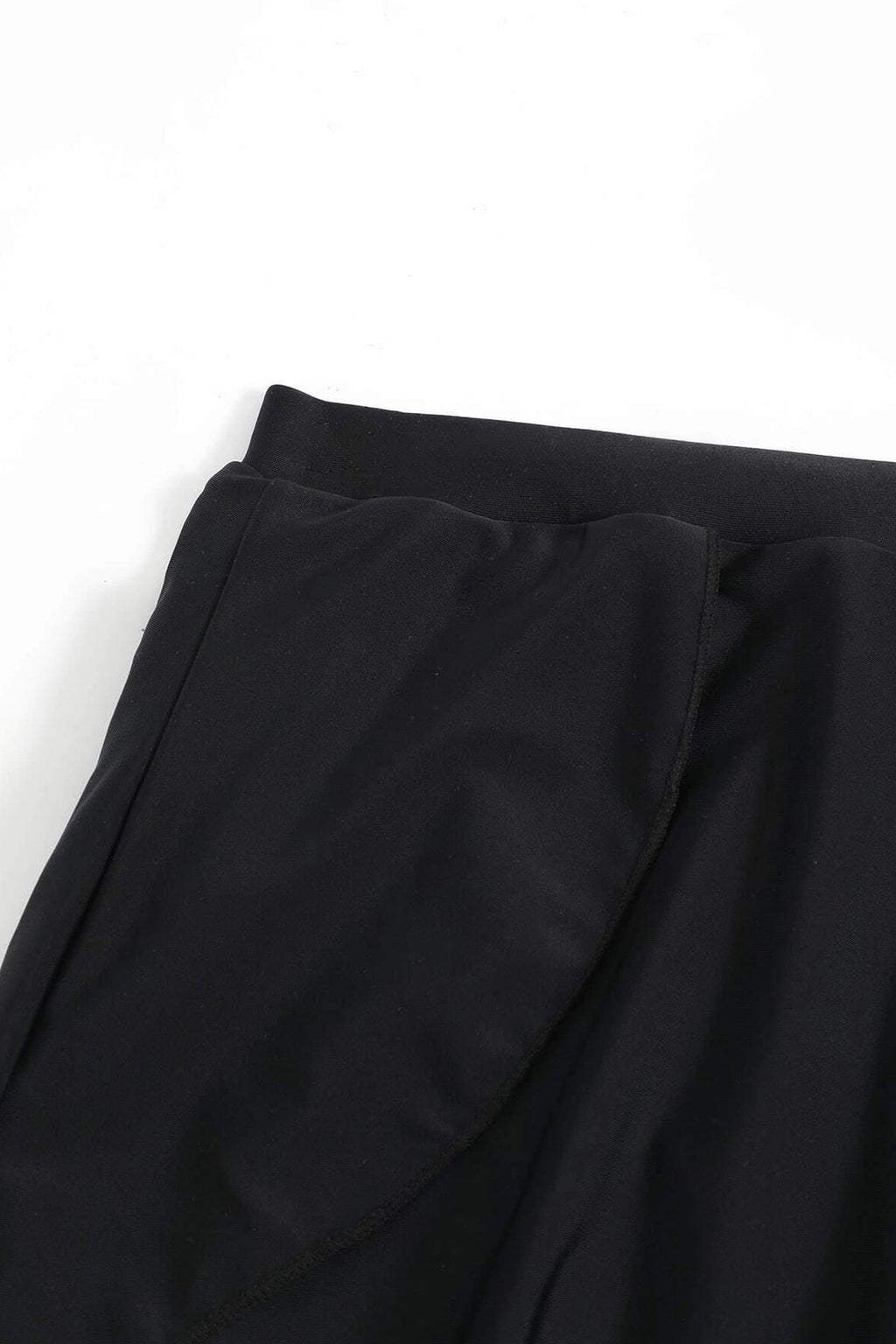 Kadın Siyah Yırtmaçlı Etek Görünümlü Şık Deniz Şortu