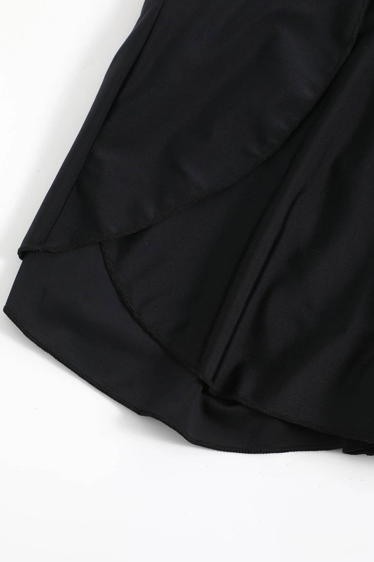 Kadın Siyah Yırtmaçlı Etek Görünümlü Şık Deniz Şortu