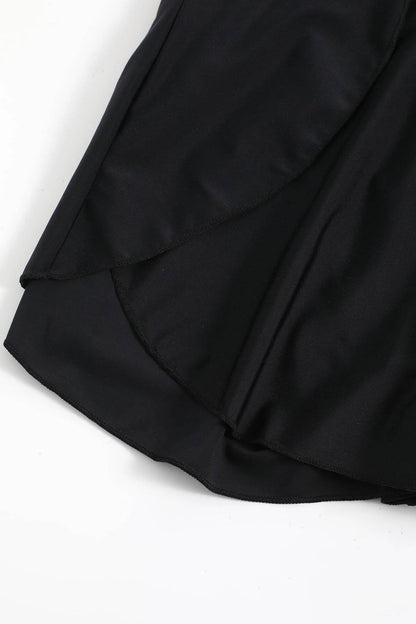 Kadın Siyah Yırtmaçlı Etek Görünümlü Şık Deniz Şortu