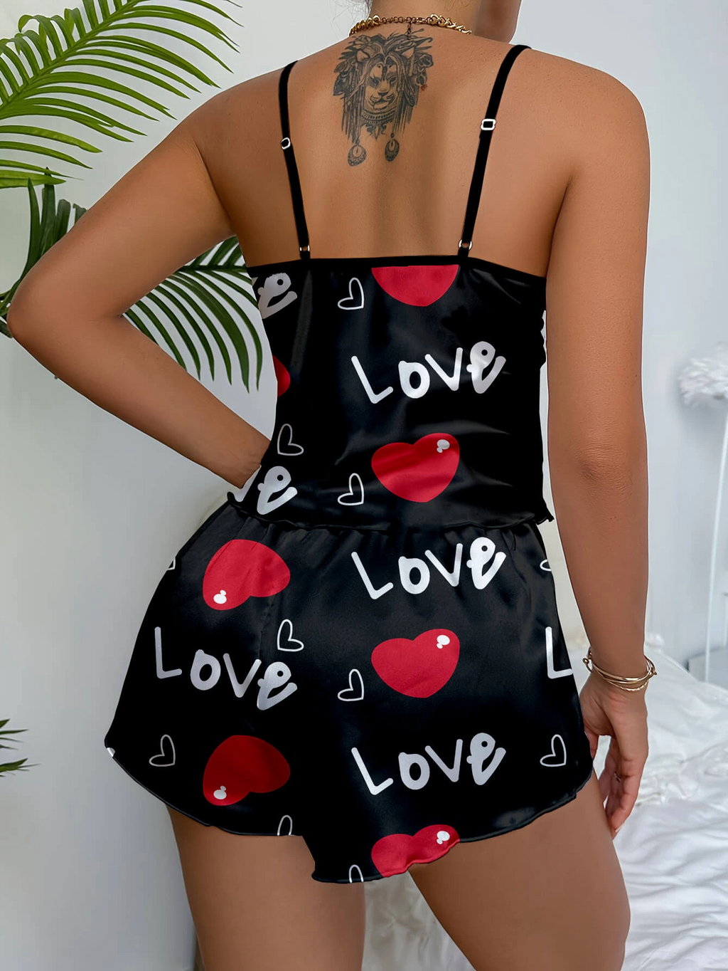 Aşk Temalı Kalp Desenli Siyah Saten Şortlu Gecelik Takım