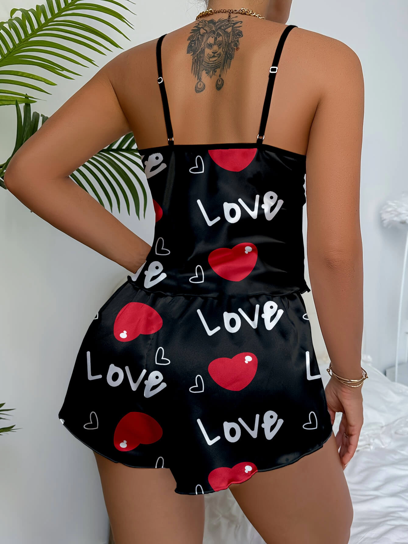 Aşk Temalı Kalp Desenli Siyah Saten Şortlu Gecelik Takım