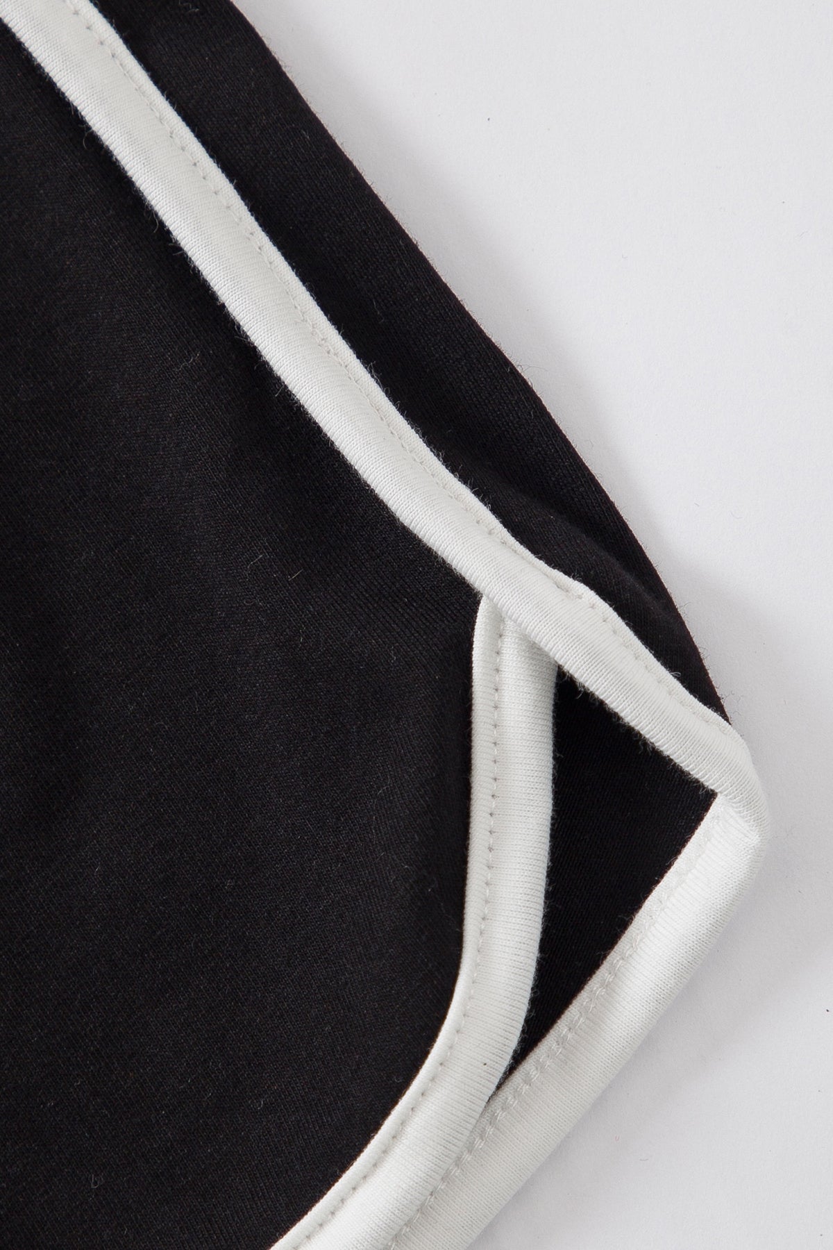 Kadın Siyah Askılı Crop Top ve Şortlu Gecelik Takım