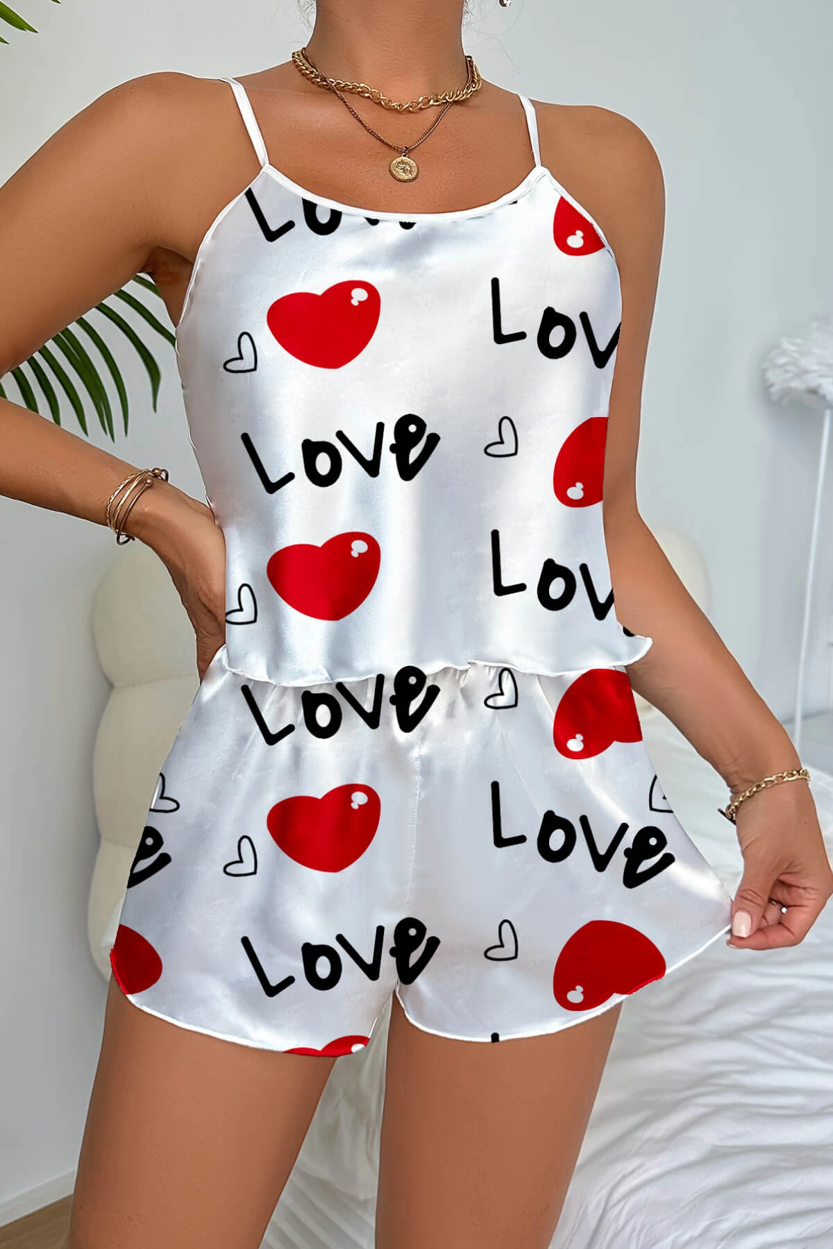 Love Desenli Beyaz Saten Şortlu Gecelik Takım