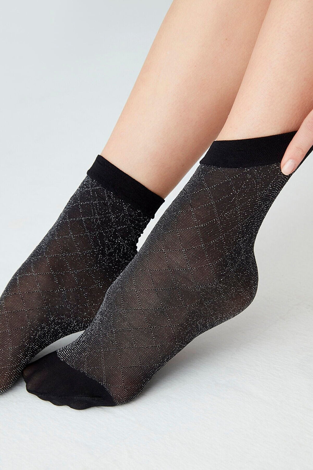 Siyah Simli Desenli Ince Soket Çorap Cross Shine